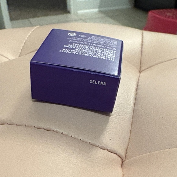 MAC Selena Eyeshadow A76 - “Selena” - New sealed - Picture 3 of 5